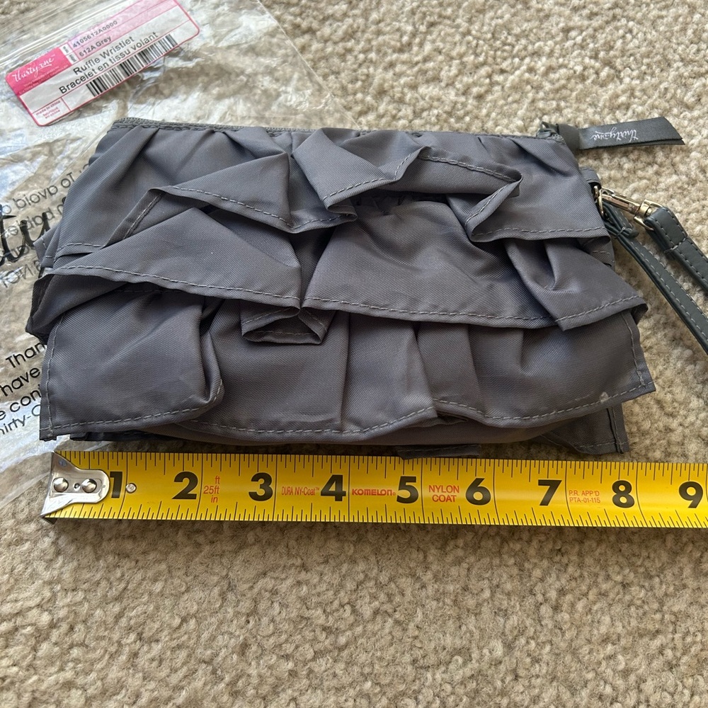 Thirty-One NEW Grey Ruffle Wristlet - Picture 8 of 9